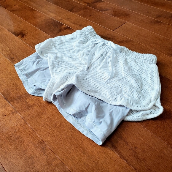 Aritzia workout shorts - Picture 2 of 5